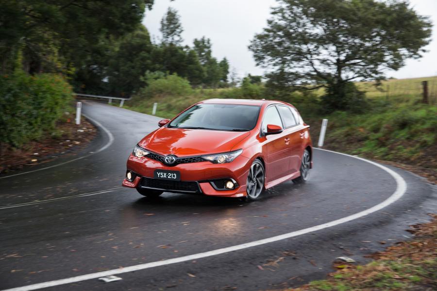  Toyota Corolla SX 2015 года  (фото 3 из 6)